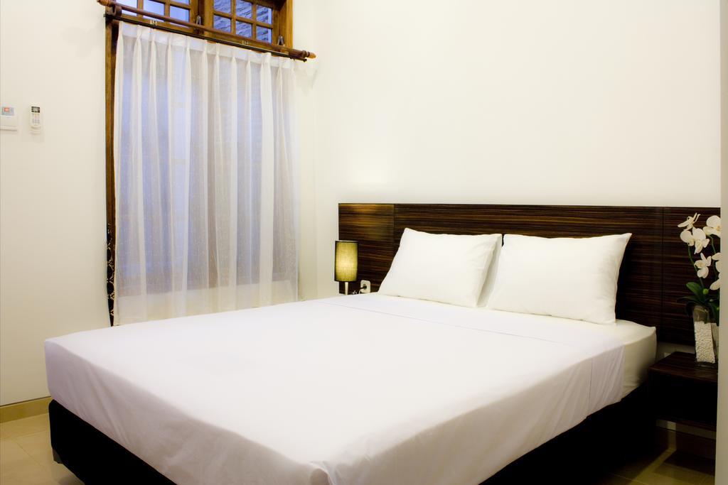 Grand Marto Hotel Джокьякарта Номер фото