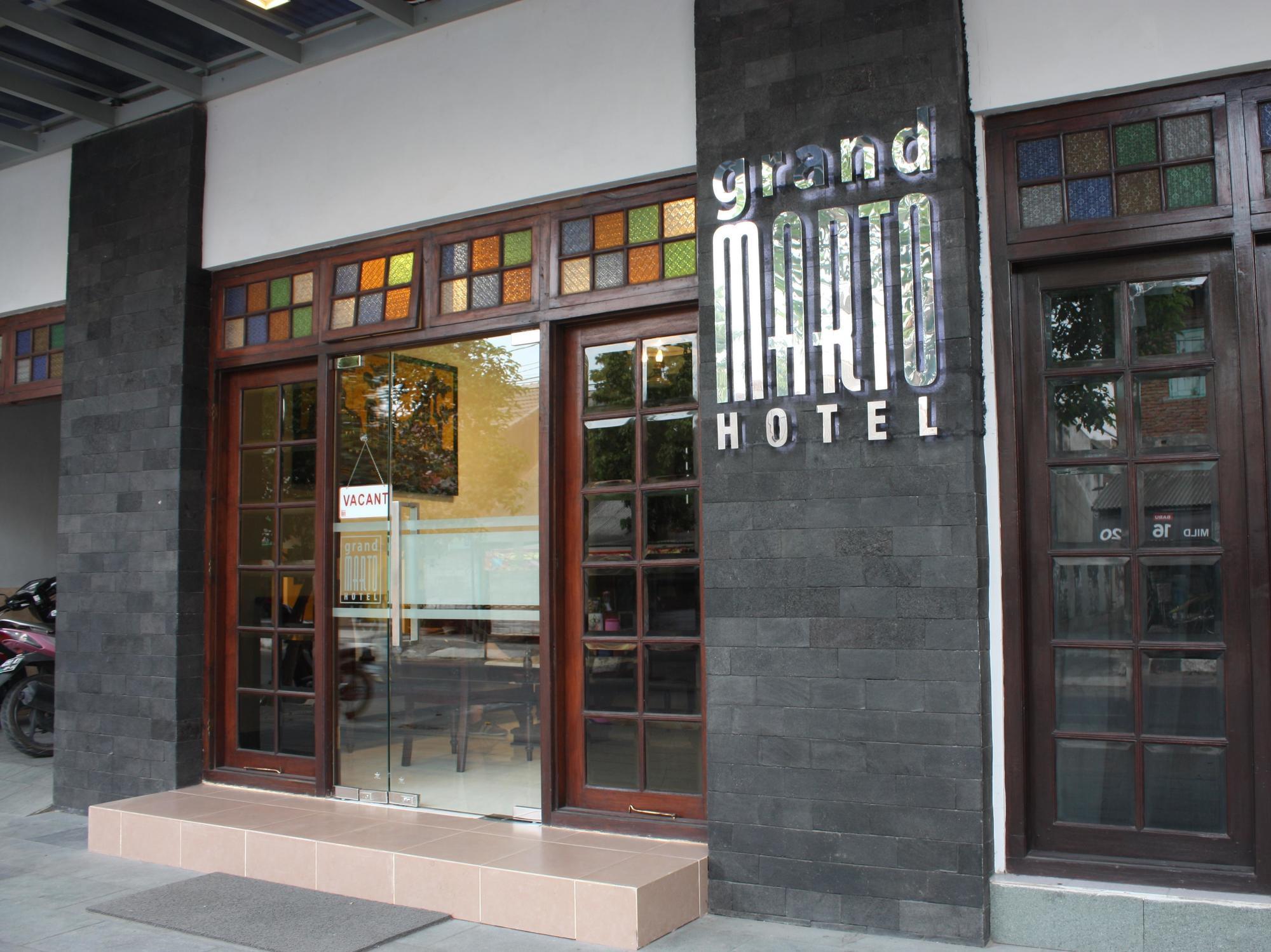 Grand Marto Hotel Джокьякарта Экстерьер фото
